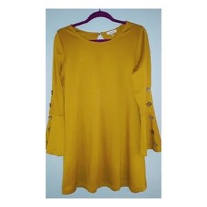 LOVE J. Dress Buttons on the sleeves